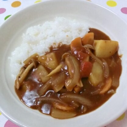 トマト缶のカレー初めて作ってみました♪
トマトの酸味がバランスよくてやみつきになりそうです^^